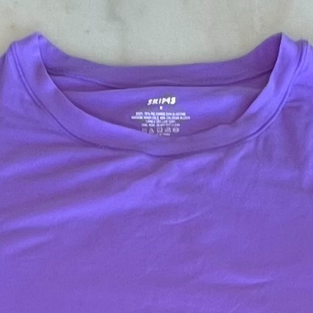 SKIMS FITS EVERYBODY T-SHIRT BODYSUIT | ULTRA VIOLET